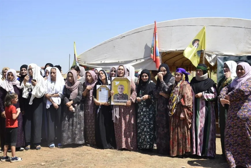 تقديم واجب العزاء لذوي مقاتل قسد دلخواز حسكة