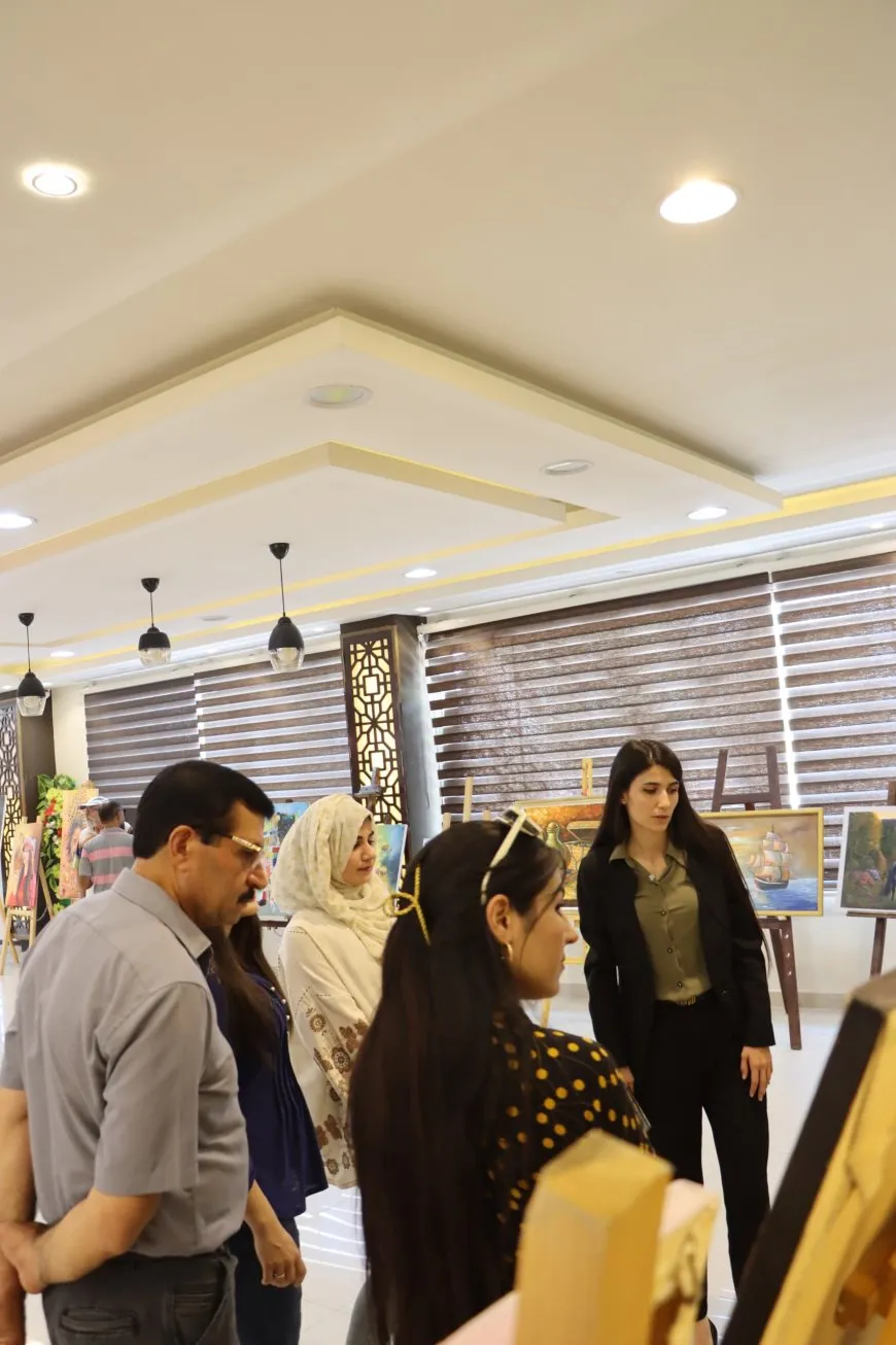 استمرار أعمال معرض الفن التشكيلي التاسع في يومه الثاني