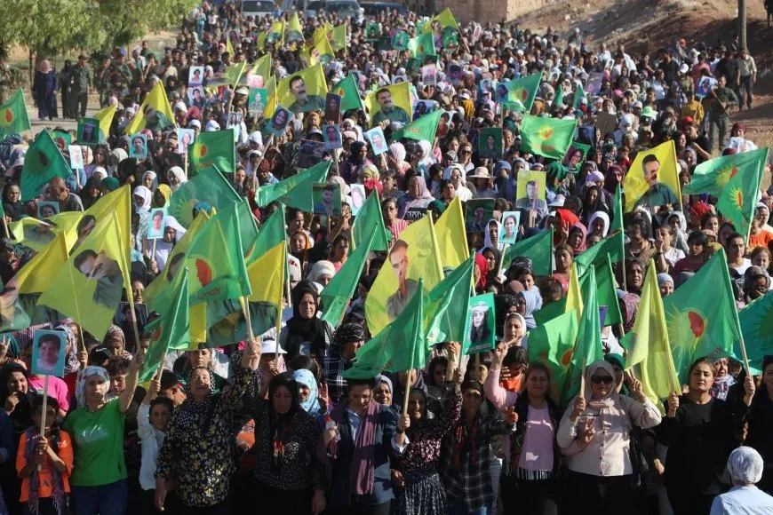 النساء يتظاهرن في مقاطعة عفرين والشهباء تنديداً باستهداف الصحفيات