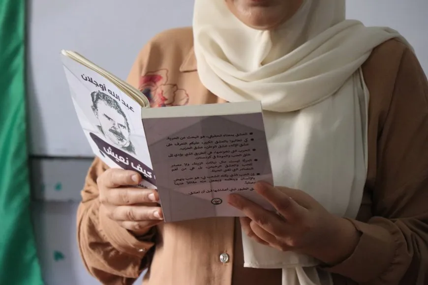 نساء يوصين بقراءة كتاب "كيف نعيش"