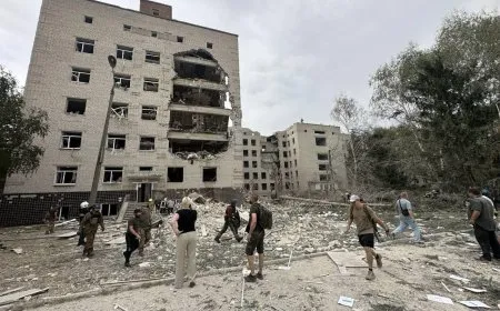 مقتل وإصابة أكثر من 10 أشخاص بهجمات جوية على أوكرانيا