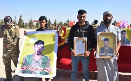 أهالي الشدادي يودّعون شهيدين لقوات سوريا الديمقراطية  إلى مثواهما الأخير