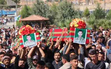 تشييع جثمان شهيدين من قسد في كوباني بمراسم مهيبة