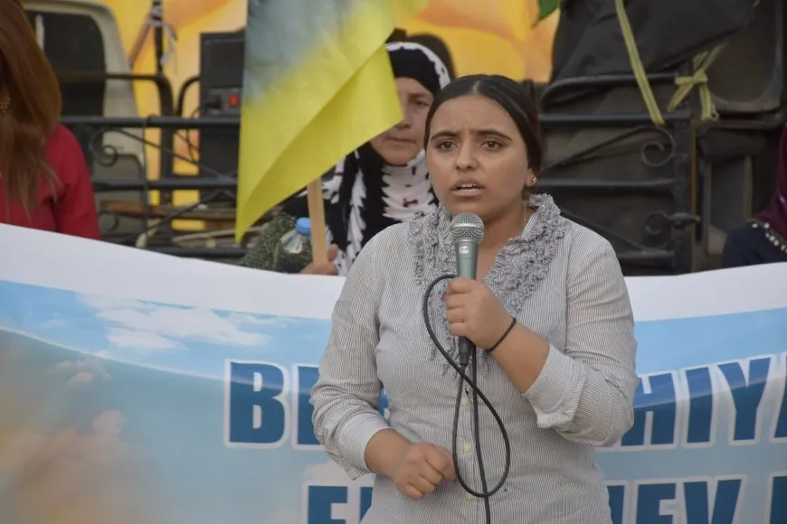 مسيرة نسائية حاشدة تحت شعار "سنلتقي مع بزوغ ضوء الشمس"