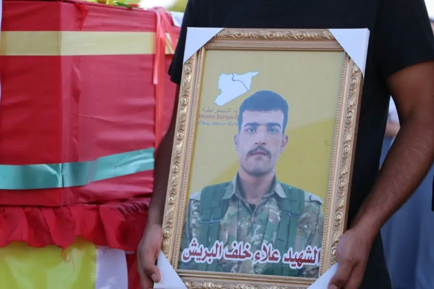 مزار الشهيد دجوار يحتضن جثمان المقاتل علاء خلف