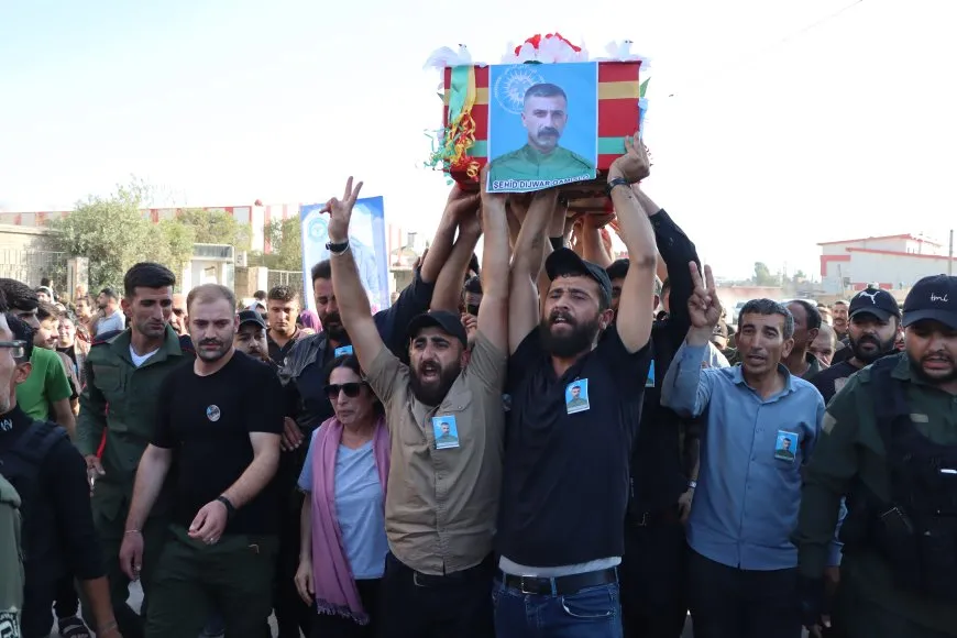 في مراسم تشييع جثمان الشهيد دجوار أهالي قامشلو يعاهدون على تصعيد النضال