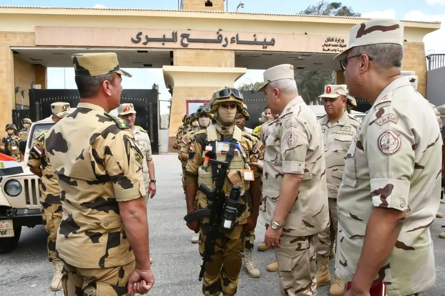 رئيس أركان الجيش المصري يقوم بزيارة مفاجئة لحدود قطاع غزة