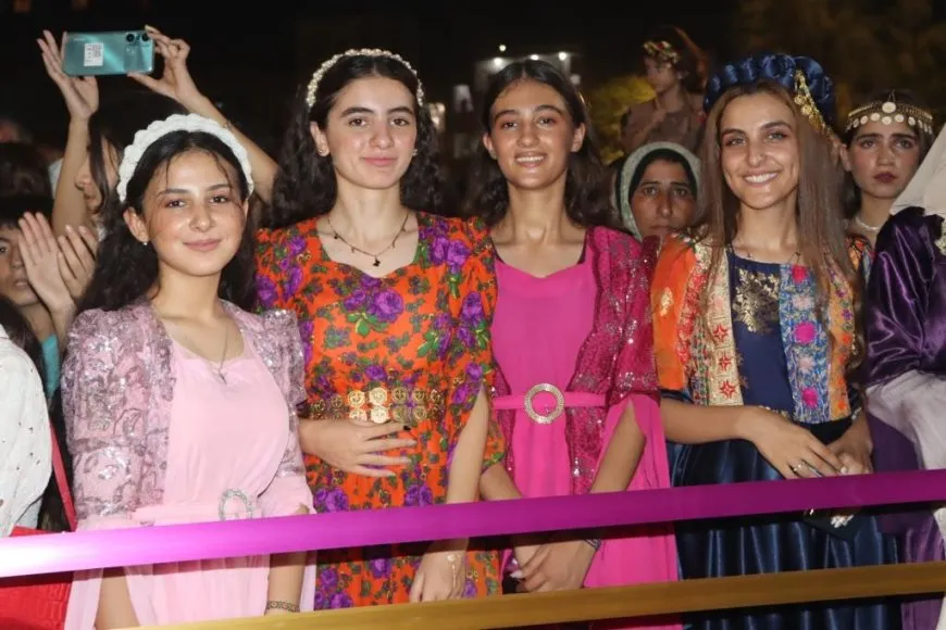 اختتام مهرجان الشهيدة برجم في كوباني بتكريم الفرق الفنية