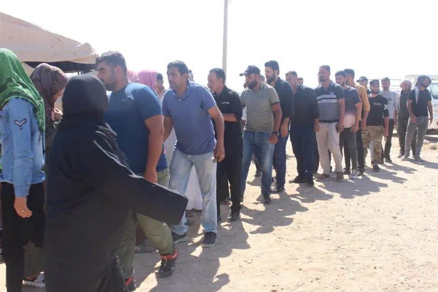 تقديم واجب العزاء لذوي شهيد قوات الحماية الذاتية فيصل الحسن
