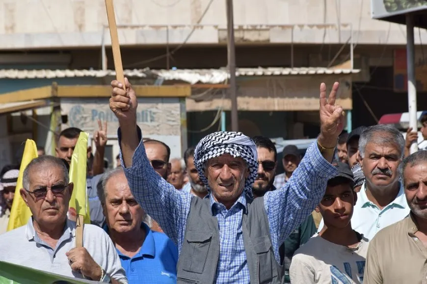 مسيرة حاشدة في مقاطعة الجزيرة مطالبة بحرية القائد عبدالله أوجلان