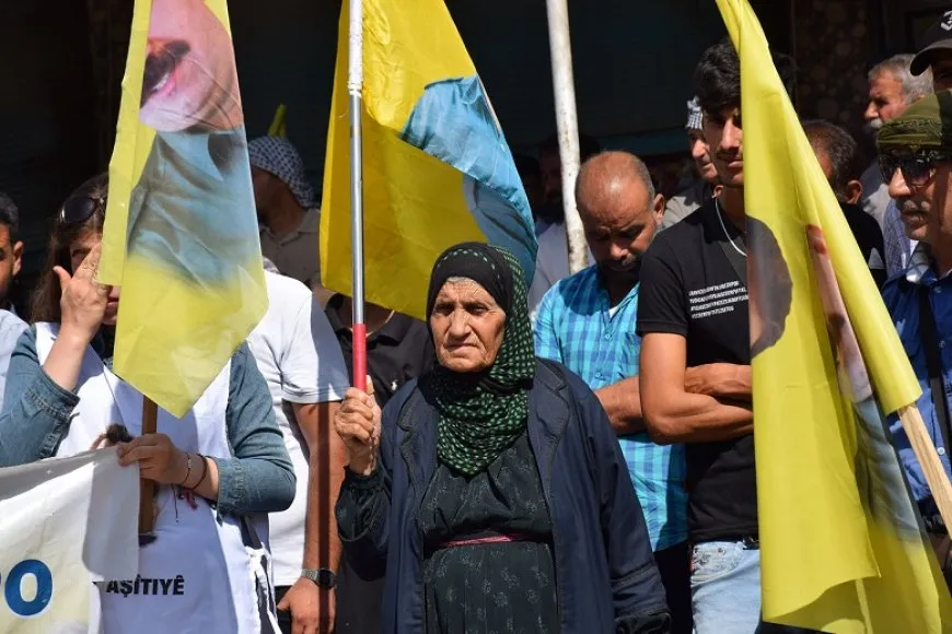 مسيرة حاشدة في مقاطعة الجزيرة مطالبة بحرية القائد عبدالله أوجلان