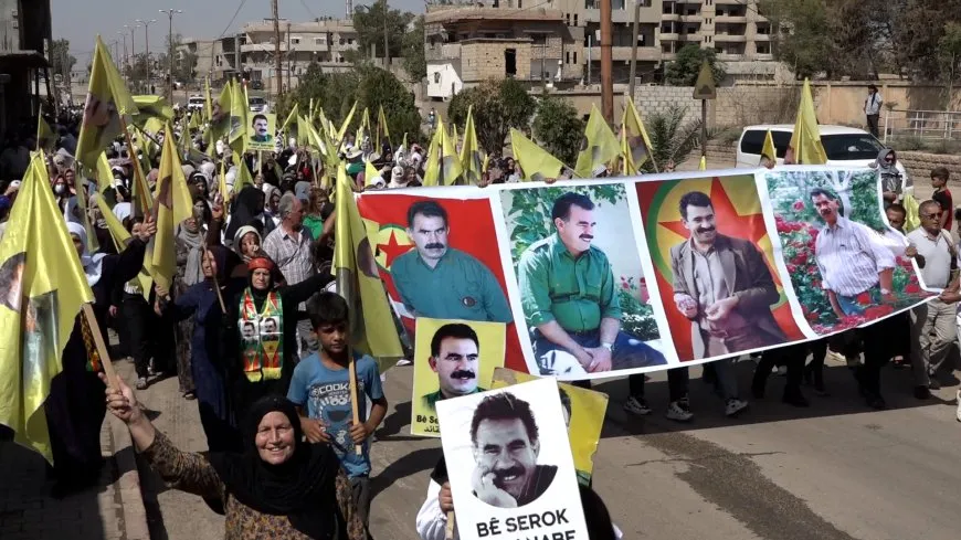مسيرة حاشدة في مقاطعة الجزيرة مطالبة بحرية القائد عبدالله أوجلان