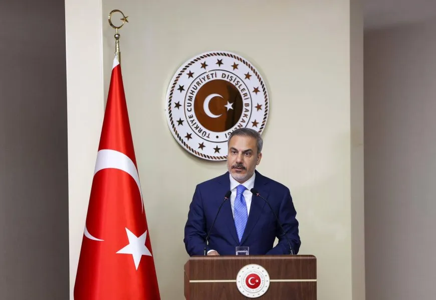 وزير خارجية تركيا يشير لكيفية خداع سلطات بلاده للسوريين