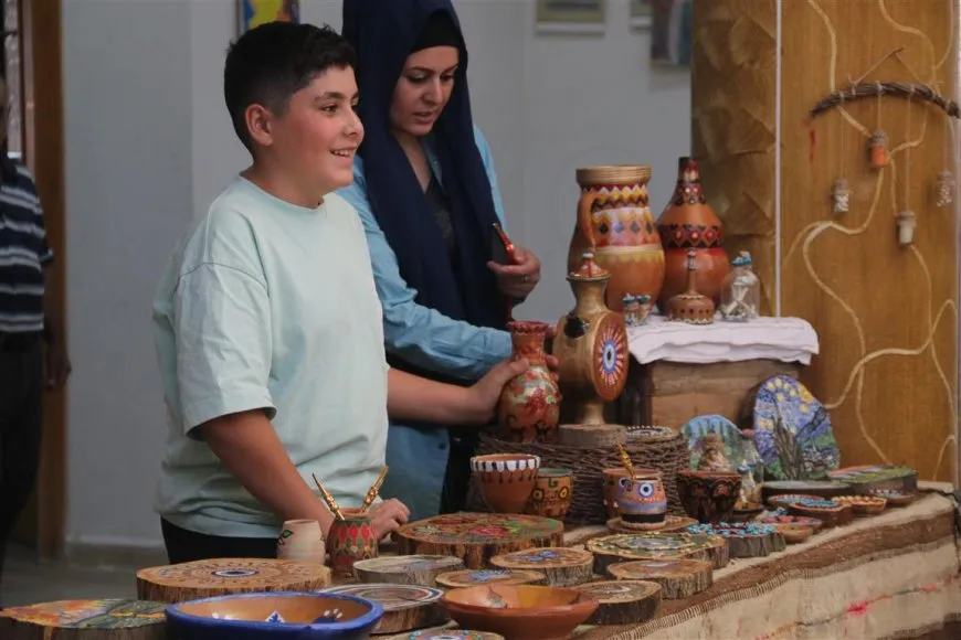معرض للفن التشكيلي والأعمال اليدوية في مدينة عامودا