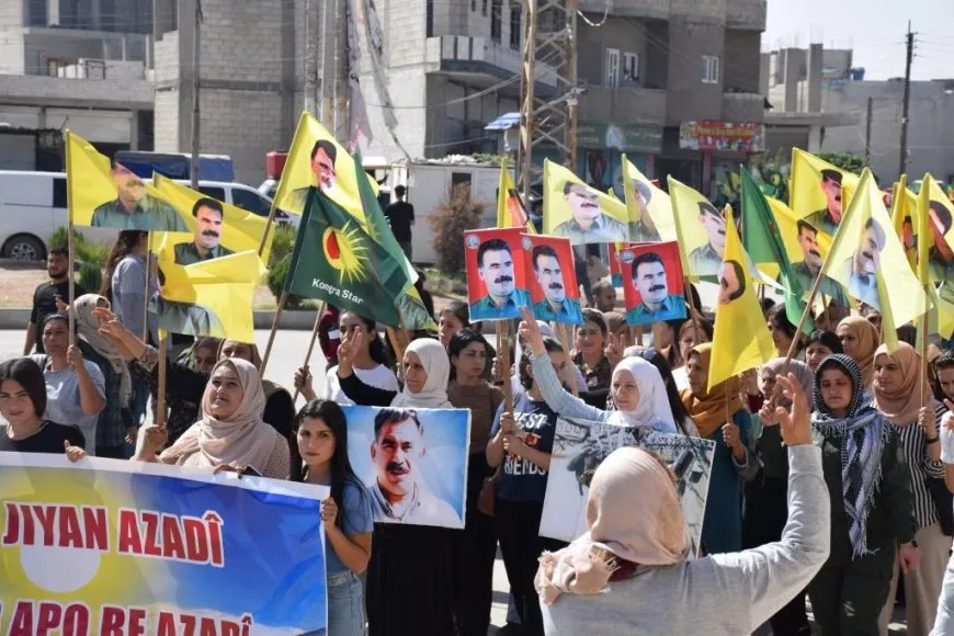 نساء مقاطعة الفرات يخرجن في مسيرة ضدّ نظام التعذيب والإبادة