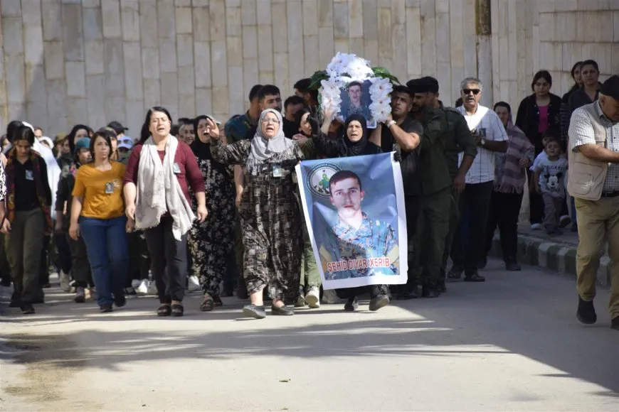 تشييع جثمان مقاتل قوات تحرير عفرين ديار غريب إلى مثواه الأخير