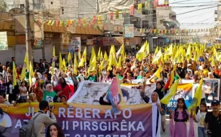 انطلاق المسيرة الجماهيرية في قامشلو للتنديد بالمؤامرة الدولية