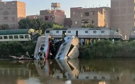 إصابة 20 شخصاً في تصادم قطارين جنوب مصر