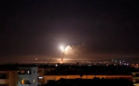 إصابة شخصين وأضرار مادية جراء هجوم إسرائيلي على اللاذقية