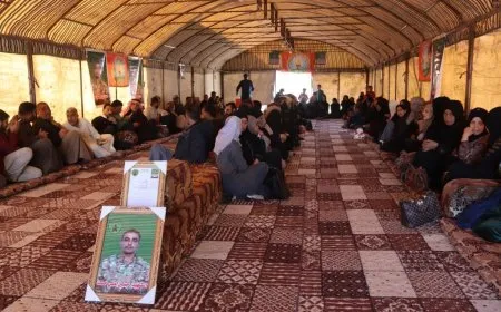 تقديم واجب العزاء لذوي مقاتل قوات الكوماندوس الشهيد حسن الحمد