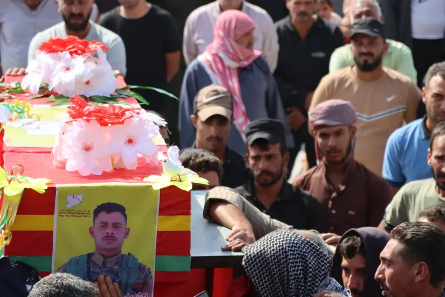 تشييع جثمان مقاتل قسد علي العوض إلى مثواه الأخير