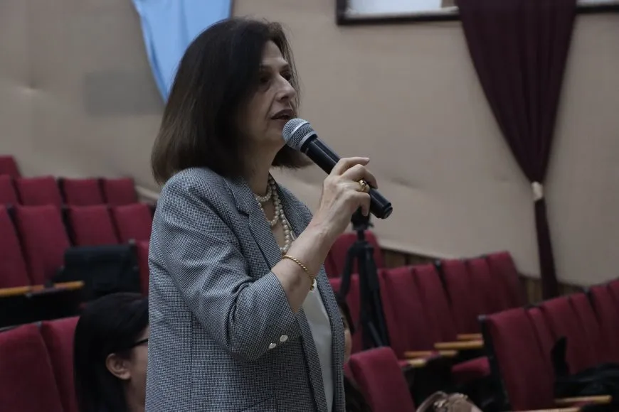 محاضرة بمناسبة أكتوبر الوردي