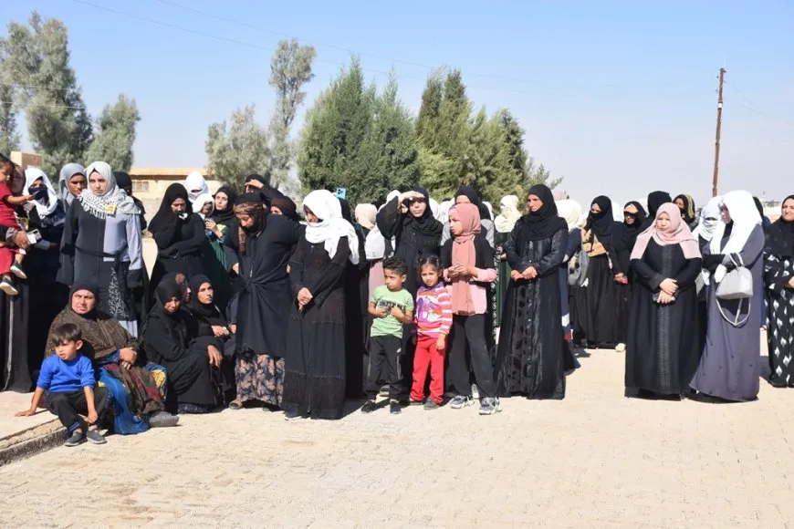 جثمان مقاتل في قوات سوريا الديمقراطية يوارى الثرى في مزار شهداء الشدادي