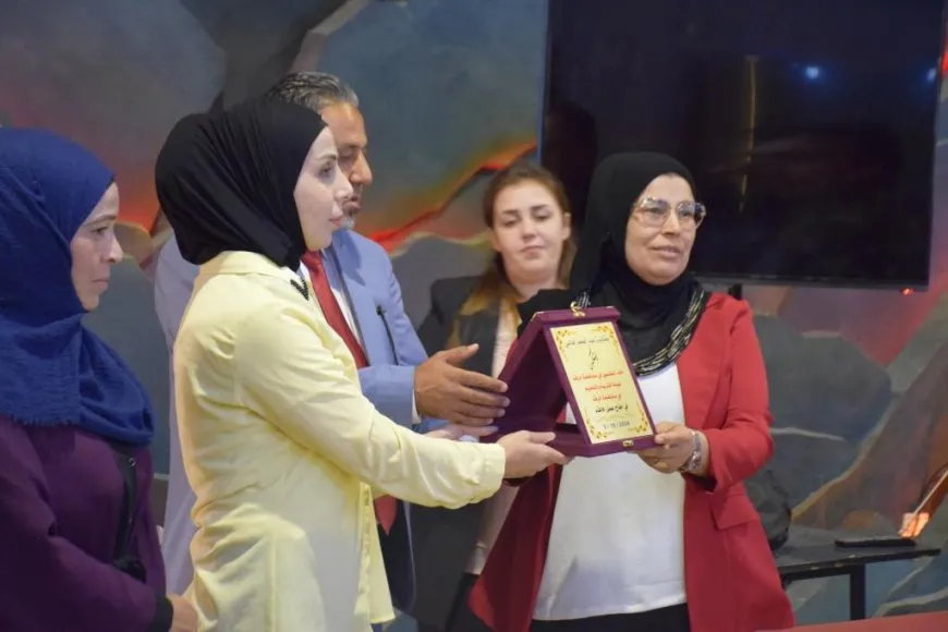 تكريم المعلمين والمعلمات في إقليم شمال وشرق بيومهم العالمي