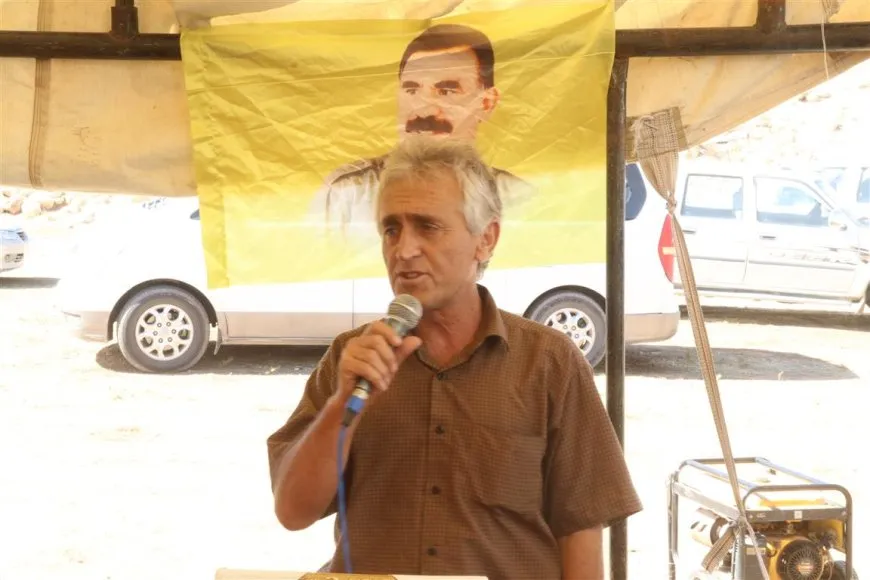 تقديم واجب العزاء لذوي مقاتل قسد صالح خليل