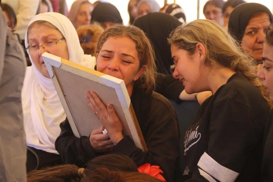 تقديم واجب العزاء لذوي مقاتل قسد صالح خليل