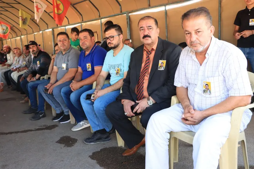 تقديم واجب العزاء لذوي مقاتل قوات واجب الدفاع الذاتي الشهيد معشوق
