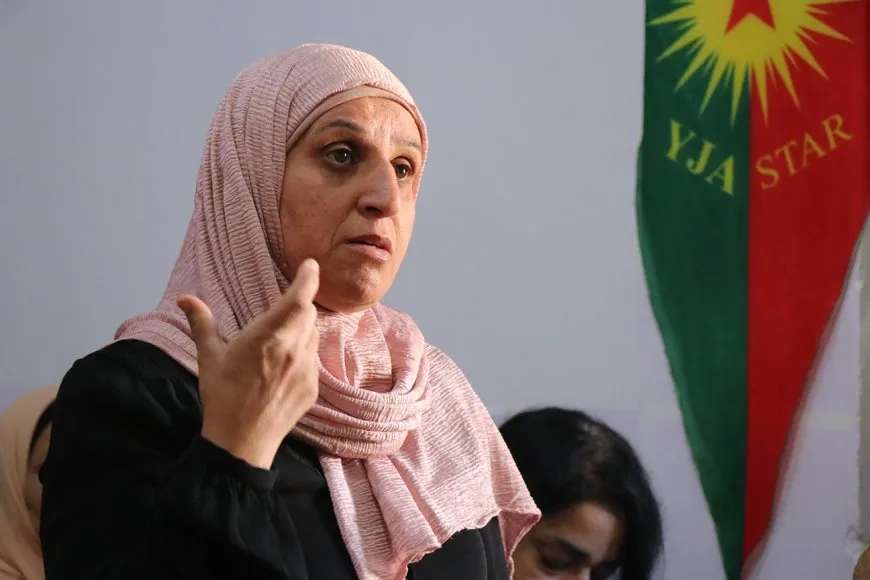 بعد الانتهاء من قراءته.. نساء يستلهمن طريق الحرية الحقيقية من كتاب 'كيف نعيش' للقائد