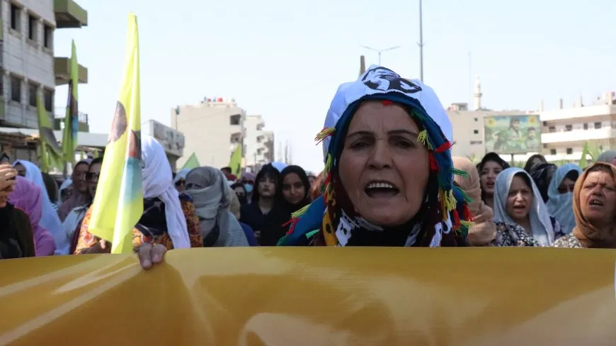 انطلاق المسيرة الجماهيرية في قامشلو للتنديد بالمؤامرة الدولية
