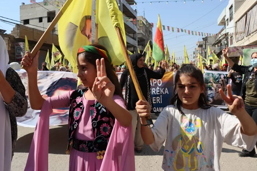 انطلاق المسيرة الجماهيرية في قامشلو للتنديد بالمؤامرة الدولية