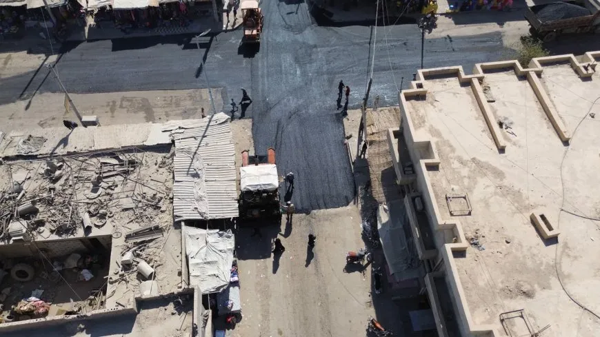 تعبيد الطريق العام في هجين وتوسيع شبكات الصرف الصحي في جل آغا