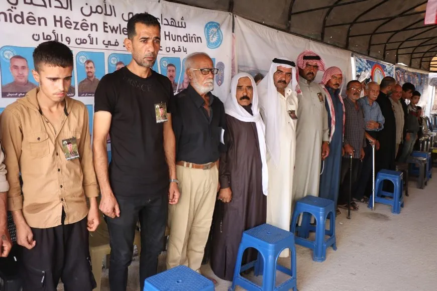 تقديم واجب العزاء لذوي مقاتل قوات تحرير عفرين خمكين حلب