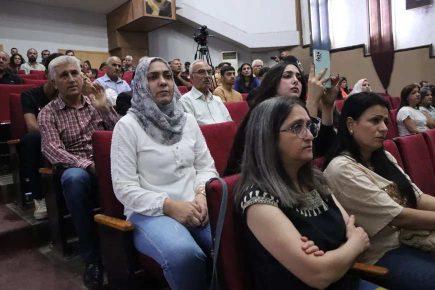 مسرحية "أمل" تجسد تمسك المهجرين بالعودة