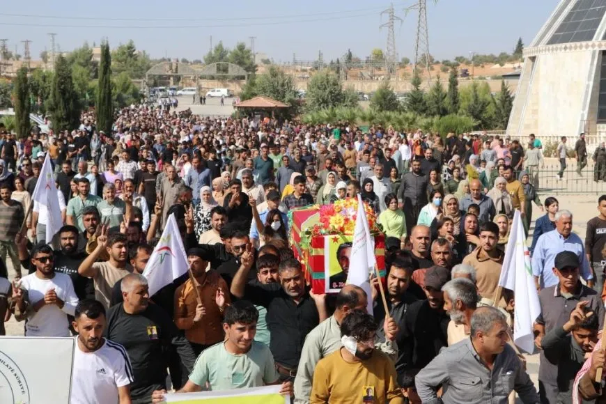 بمراسم مهيبة أهالي كوباني يشيعون أحد رموز مقاومة كوباني "العم الخالد"