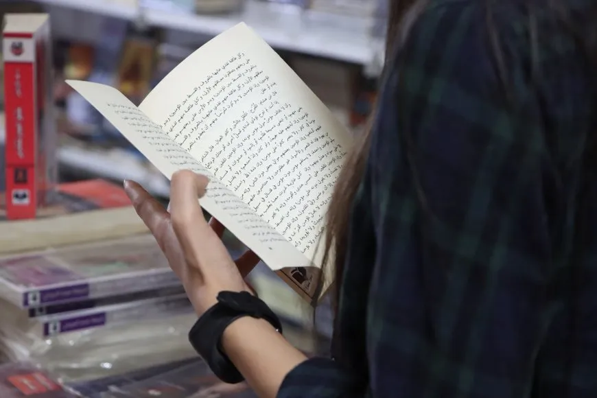 إقبال كبير للأهالي في اليوم الثالث لمعرض الكتاب