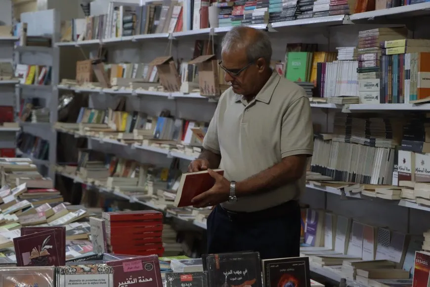 إقبال كبير للأهالي في اليوم الثالث لمعرض الكتاب