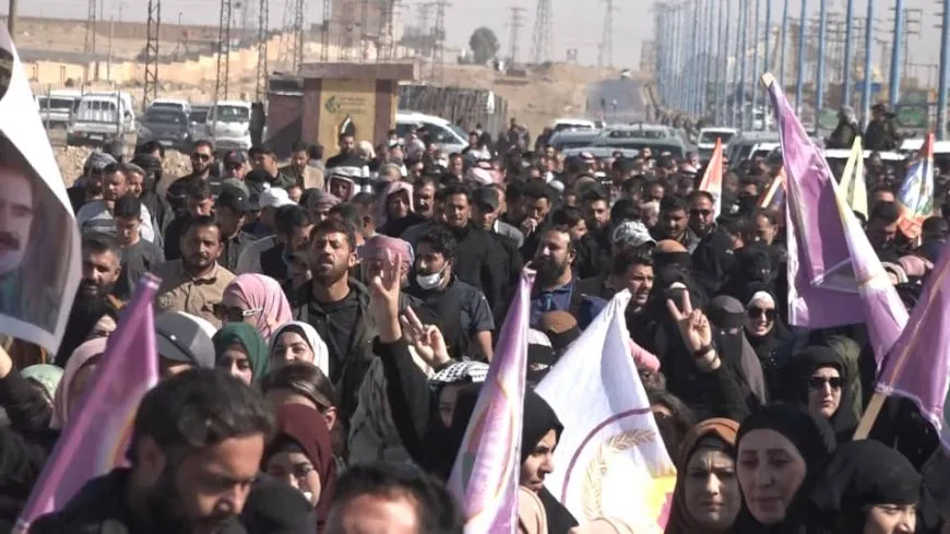 أهالي دير الزور ينددون بهجمات وجرائم دولة الاحتلال التركي  