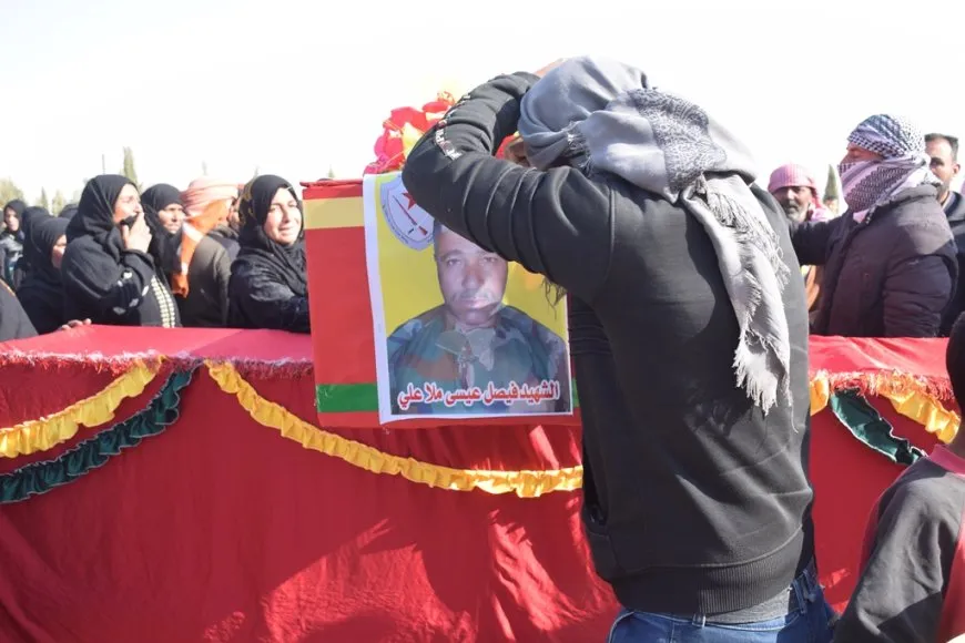 أهالي الشدادي يشيعون جثمان شهيد قوات الحماية الذاتية فيصل ملا علي