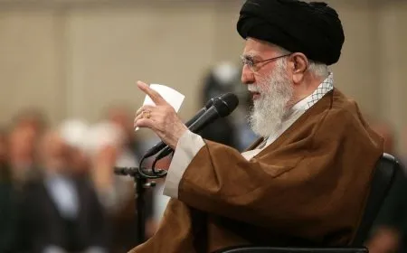 نيويورك تايمز: خامنئي أصدر أوامره بمهاجمة إسرائيل بعد اكتشاف حجم الأضرار