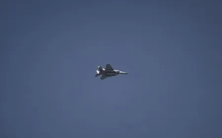 الجيش الإسرائيلي يعلن استهداف منطقة القصير السورية 