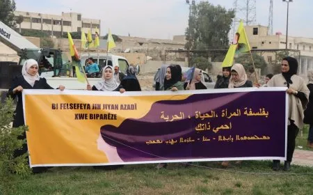 يافطات في الرقة تندد بالعنف ضد المرأة وتدعو للحد منه