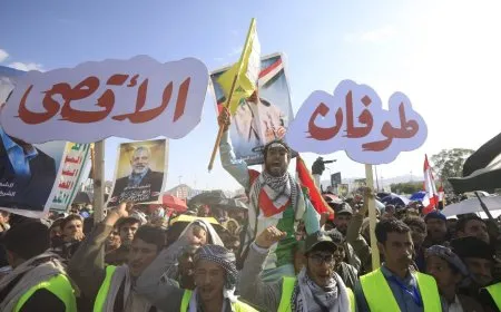 الحوثيون: استهدفنا سفناً للبحرية الأميركية