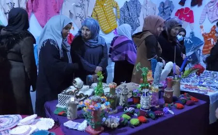 افتتاح معرض فني تسويقي للمشغولات اليدوية في مقاطعة الطبقة  