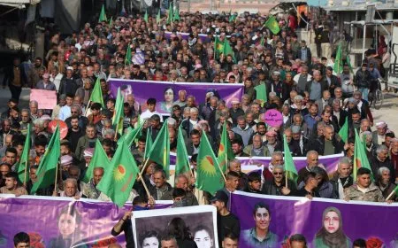 مسيرة في مقاطعة عفرين والشهباء للرجال رفضاً للعنف ضد المرأة 