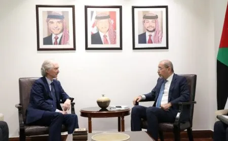 "بيدرسون" يبحث جهود الحل في سوريا مع وزير الخارجية الأردني