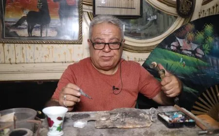العمر مجرد رقم في تعلّم مهنة جديدة لدى العم محمد